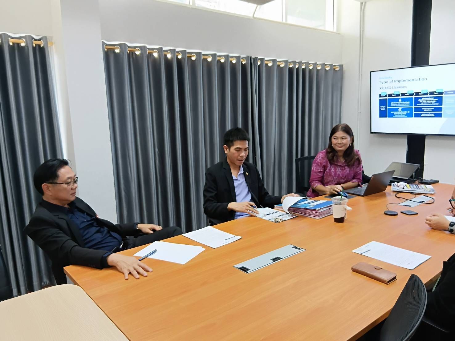 ม.นครพนม รับฟังการนำเสนอการใช้แพลตฟอร์มการเรียนรู้ภาษาอังกฤษ เพื่อยกระดับสมรรถนะด้านการสื่อสารและการสอบ CEFR