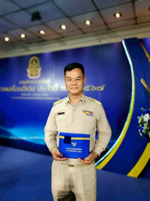 บุคลากร ม.นครพนม เข้ารับเกียรติบัตรและเข็มเชิดชูเกียรติข้าราชการพลเรือนดีเด่น เนื่องใน “วันข้าราชการพลเรือน” ประจำปี 2568