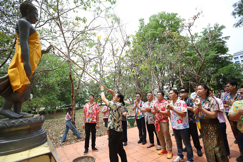 ม.นครพนมจัดโครงการสืบสานประเพณีสงกรานต์ รดน้ำขอพรเนื่องในวันขึ้นปีใหม่ไทย ประจำปี 2568