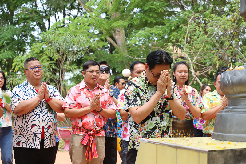 ม.นครพนมจัดโครงการสืบสานประเพณีสงกรานต์ รดน้ำขอพรเนื่องในวันขึ้นปีใหม่ไทย ประจำปี 2568