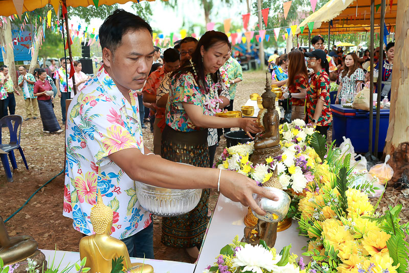ม.นครพนมจัดโครงการสืบสานประเพณีสงกรานต์ รดน้ำขอพรเนื่องในวันขึ้นปีใหม่ไทย ประจำปี 2568