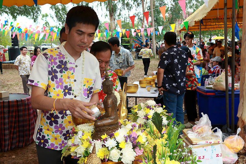 ม.นครพนมจัดโครงการสืบสานประเพณีสงกรานต์ รดน้ำขอพรเนื่องในวันขึ้นปีใหม่ไทย ประจำปี 2568