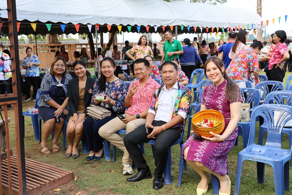 ม.นครพนม ร่วมรดน้ำขอพรผู้ว่าฯ สืบสานประเพณีสงกรานต์อย่างอบอุ่น