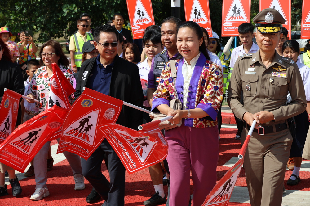 ม.นครพนม ร่วมพิธีเปิดโครงการหน้าโรงเรียนปลอดภัย ยกระดับความปลอดภัยเขตโรงเรียน หวังลดอุบัติเหตุ-สร้างจิตสำนึกผู้ใช้รถใช้ถนน