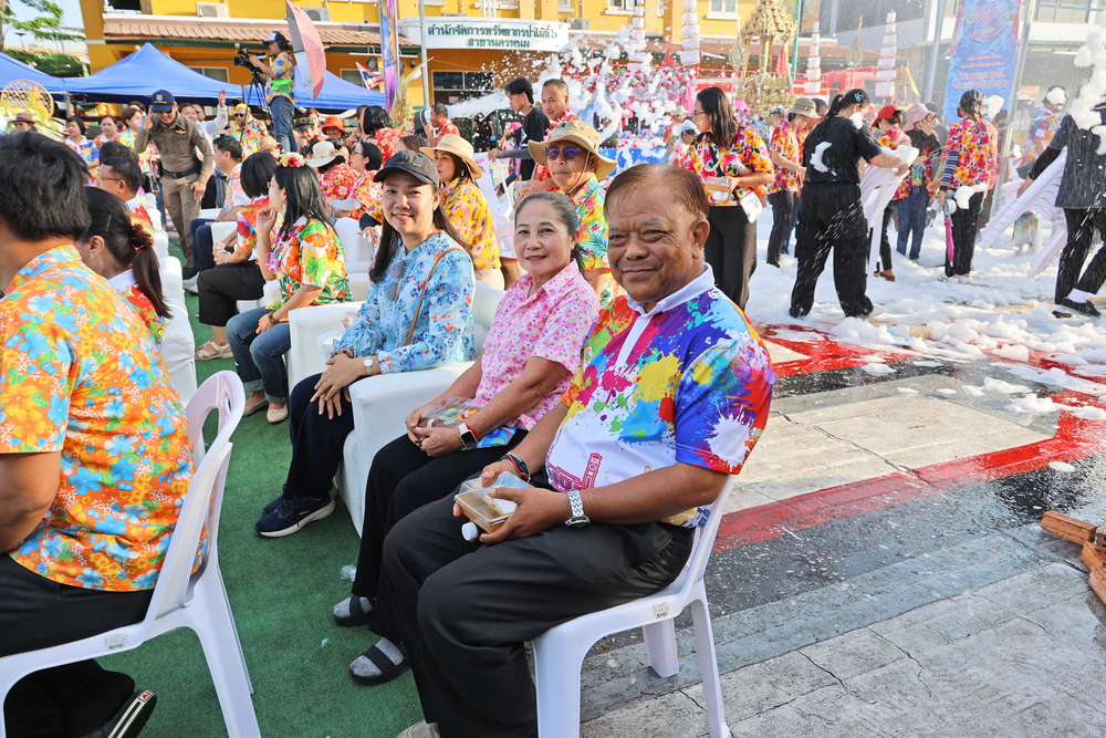 ม.นครพนม ร่วมเปิดงาน “สาดสนุก สุขที่ถนนข้าวปุ้น” รับสงกรานต์สุดคึกคัก ส่งเสริมท่องเที่ยวริมโขง