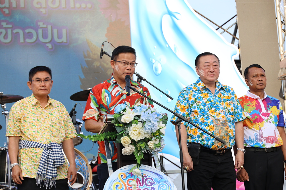 ม.นครพนม ร่วมเปิดงาน “สาดสนุก สุขที่ถนนข้าวปุ้น” รับสงกรานต์สุดคึกคัก ส่งเสริมท่องเที่ยวริมโขง