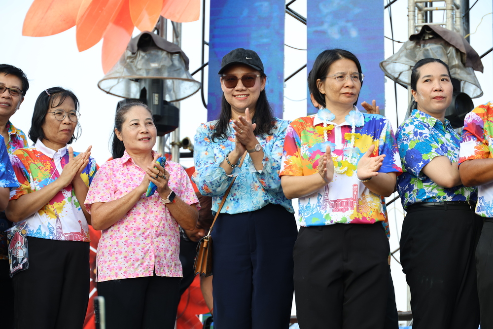 ม.นครพนม ร่วมเปิดงาน “สาดสนุก สุขที่ถนนข้าวปุ้น” รับสงกรานต์สุดคึกคัก ส่งเสริมท่องเที่ยวริมโขง