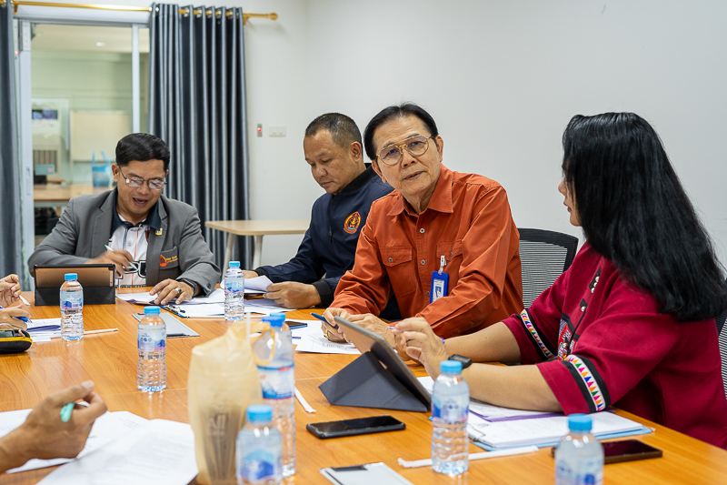 มหาวิทยาลัยนครพนม จัดประชุมคณะกรรมการพิจารณารางวัล “100 เกียรติคุณ” ศิษย์เก่าดีเด่น ประจำปีการศึกษา 2567 ครั้งที่ 1/2568