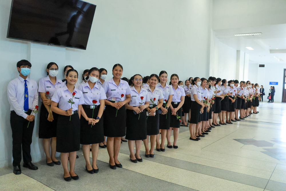 ม.นครพนม ร่วมต้อนรับนายกรัฐมนตรี ในโอกาสประชุม ครม.สัญจร ณ จังหวัดนครพนม พร้อมเสนอแผนจัดตั้งคณะแพทยศาสตร์