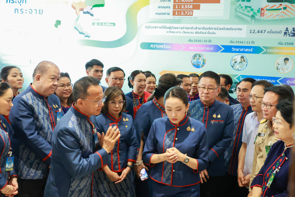 ม.นครพนม ร่วมต้อนรับนายกรัฐมนตรี ในโอกาสประชุม ครม.สัญจร ณ จังหวัดนครพนม พร้อมเสนอแผนจัดตั้งคณะแพทยศาสตร์