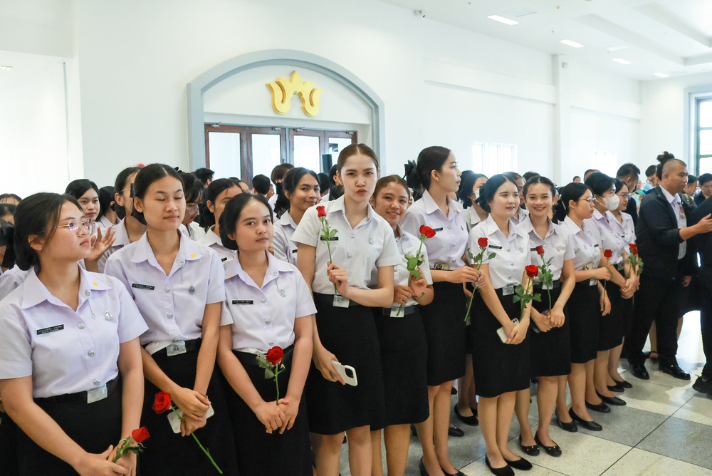 ม.นครพนม ร่วมต้อนรับนายกรัฐมนตรี ในโอกาสประชุม ครม.สัญจร ณ จังหวัดนครพนม พร้อมเสนอแผนจัดตั้งคณะแพทยศาสตร์