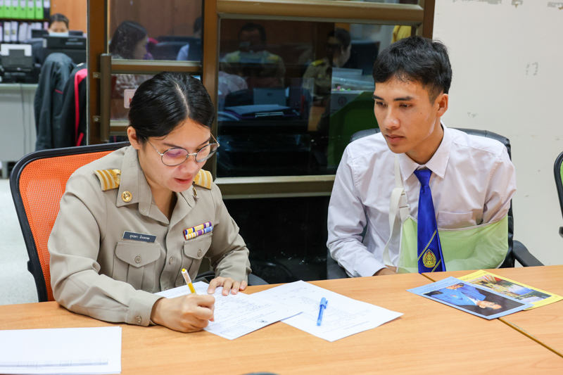 นักศึกษาทุนราชประชานุเคราะห์ ม.นครพนม เข้ารับมอบถุงพระราชทาน