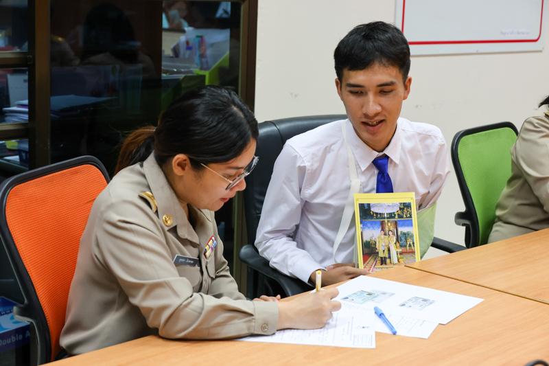 นักศึกษาทุนราชประชานุเคราะห์ ม.นครพนม เข้ารับมอบถุงพระราชทาน