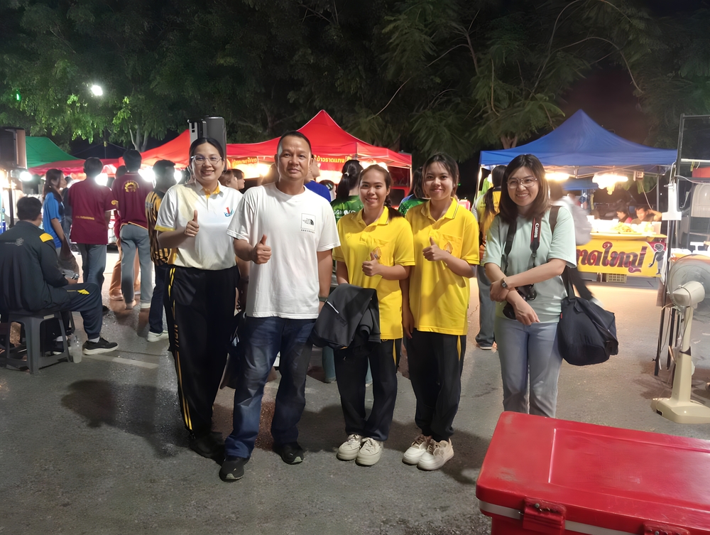 นักศึกษา ม.นครพนม เปิดหมวกร้องเพลงส่งต่อกำลังใจและงบประมาณ ช่วยเหลือโรงเรียนโดมประดิษฐ์วิทยา จ.อุบลราชธานี