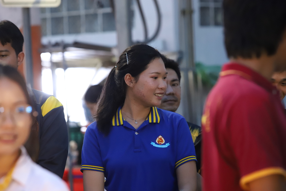 นักศึกษา ม.นครพนม เปิดหมวกร้องเพลงส่งต่อกำลังใจและงบประมาณ ช่วยเหลือโรงเรียนโดมประดิษฐ์วิทยา จ.อุบลราชธานี