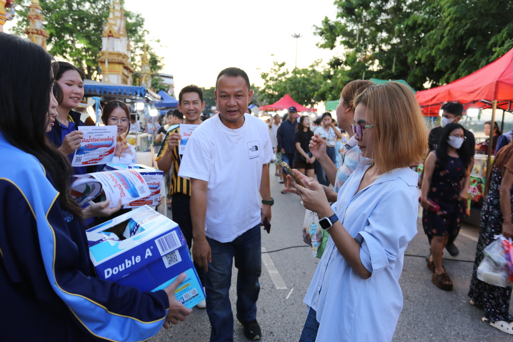 นักศึกษา ม.นครพนม เปิดหมวกร้องเพลงส่งต่อกำลังใจและงบประมาณ ช่วยเหลือโรงเรียนโดมประดิษฐ์วิทยา จ.อุบลราชธานี