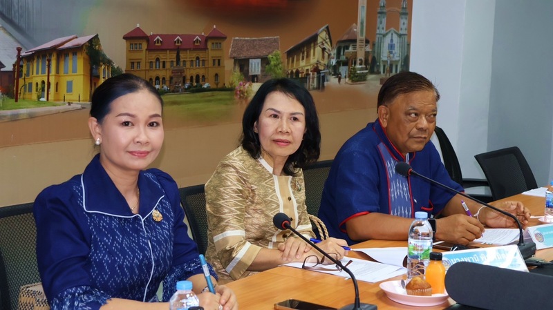 ม.นครพนม ร่วมประชุมพิจารณากลั่นกรองผ้าลายพระราชทาน “ผ้าลายสิริราชพัสตราภรณ์” และงานหัตถกรรม ประจำปี 2568