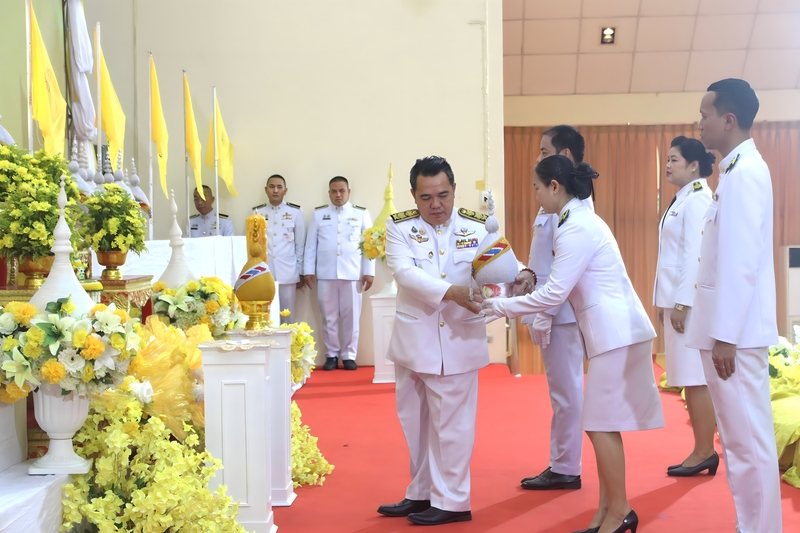 ม.นครพนม ร่วมพิธีถวายเครื่องราชสักการะ วางพานพุ่ม และจุดเทียนถวายพระพรชัยมงคล เนื่องในโอกาสวันเฉลิมพระชนมพรรษา พระบาทสมเด็จพระเจ้าอยู่หัว