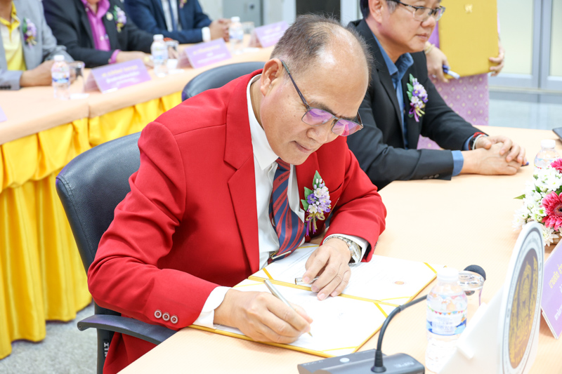 ม.นครพนม จับมือ สถาบันการอาชีวศึกษาภาคตะวันออกเฉียงเหนือ 2 ลงนาม MOU เสริมศักยภาพการศึกษา สู่ตลาดแรงงานยุคใหม่