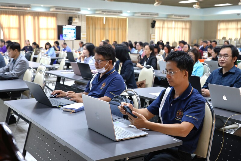 อบรม “การใช้เทคโนโลยี AI เขียนตำราขอตำแหน่งทางวิชาการ”