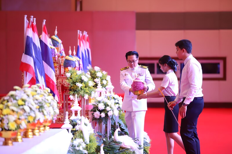 วางพานพุ่มถวายสักการะ เนื่องในงานสัปดาห์วิทยาศาสตร์ ประจำปี 2568