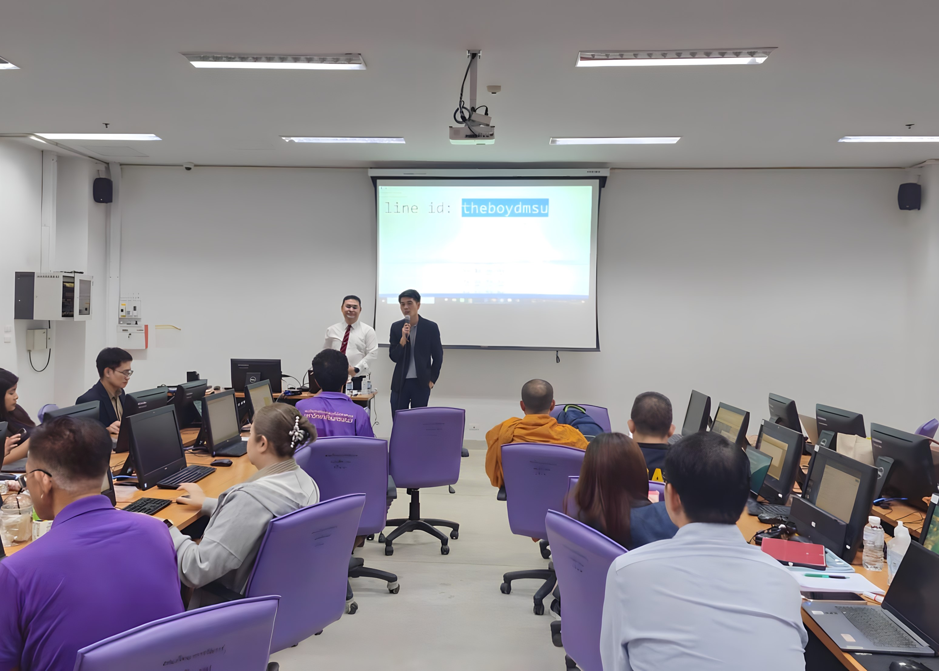 กองบริหารวิชาการ จัดอบรมเชิงปฏิบัติการ “การวิเคราะห์โมเดลสมการโครงสร้างเพื่อการวิจัย”