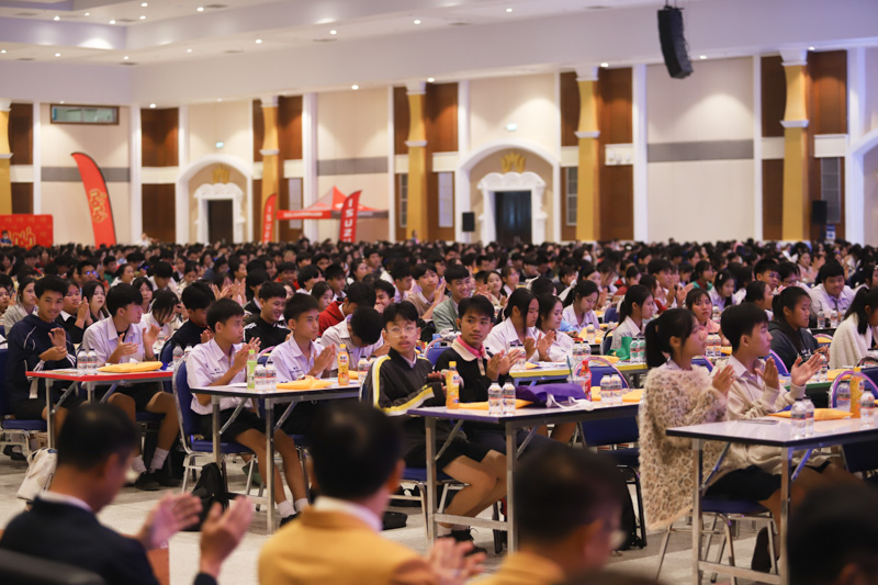 มหาวิทยาลัยนครพนม ร่วมพิธีเปิดกิจกรรม UTCC Tutor ติวทั่วไทย พิชิตมหาลัยในฝัน