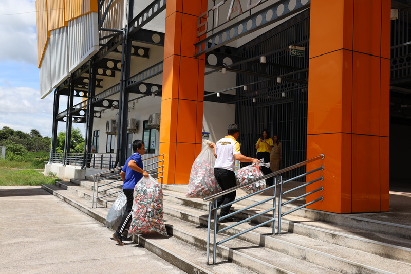 รับมอบกระป๋องเครื่องดื่ม 5,500 ใบ ร่วมสร้างสรรค์เรือไฟโชว์ในงานไหลเรือไฟ ประจำปี 2568