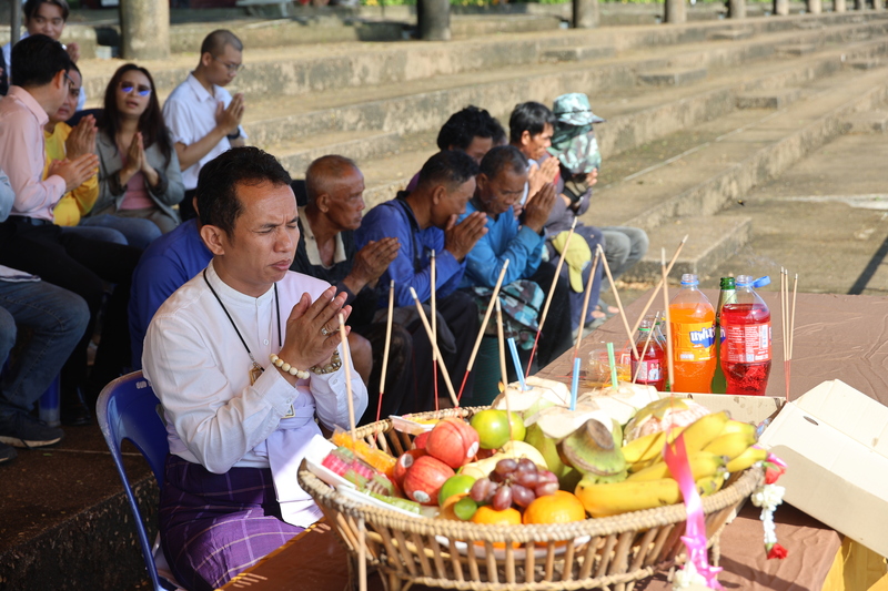 ม.นครพนม บวงสรวงการสร้างเรือไฟโชว์ ประจำปี 2568 ร่วมสืบสานประเพณีไหลเรือไฟจังหวัดนครพนม