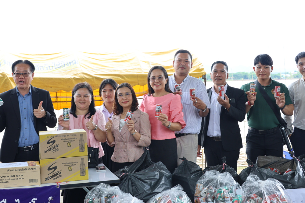 วิทยาลัยธาตุพนม มหาวิทยาลัยนครพนม มอบกระป๋องเครื่องดื่ม 10,100 ใบ ร่วมสร้างสรรค์เรือไฟโชว์งานไหลเรือไฟโลก 2568