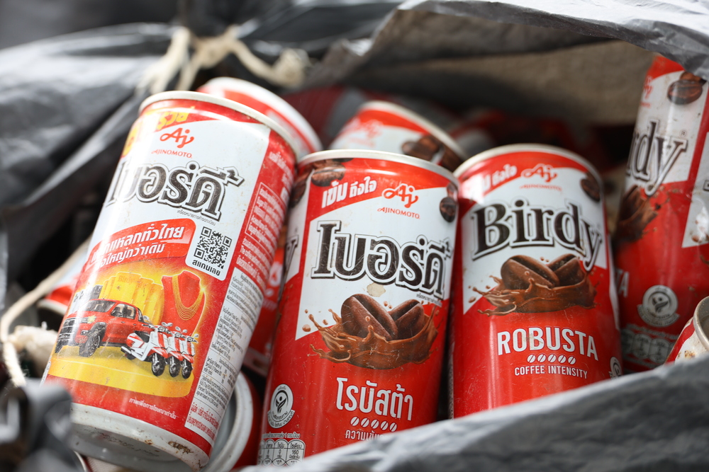 วิทยาลัยธาตุพนม มหาวิทยาลัยนครพนม มอบกระป๋องเครื่องดื่ม 10,100 ใบ ร่วมสร้างสรรค์เรือไฟโชว์งานไหลเรือไฟโลก 2568