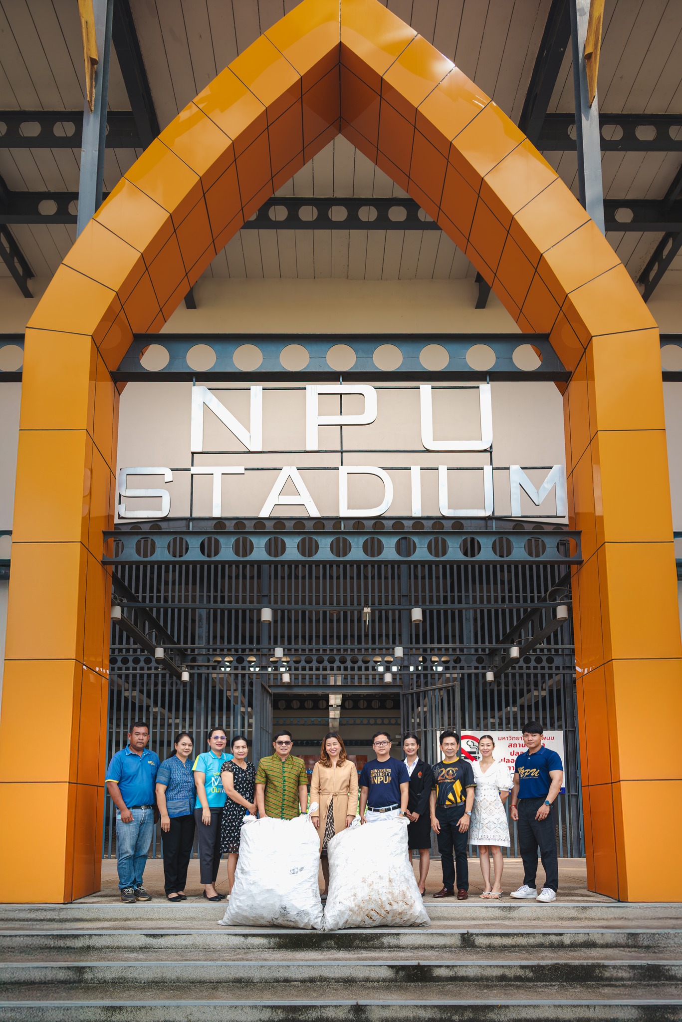 คณะเกษตรและเทคโนโลยี ส่งมอบกระป๋องเครื่องดื่ม 2,000 ใบ ร่วมสร้างเรือไฟมหาวิทยาลัยนครพนม ประจำปี พ.ศ.2568