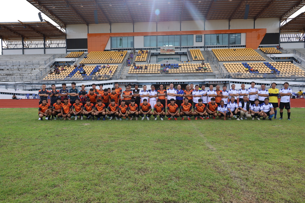 อธิการบดีมหาวิทยาลัยนครพนมให้กำลังใจนักฟุตบอล ก่อนร่วมศึกกีฬามหาวิทยาลัยแห่งประเทศไทย ครั้งที่ 51