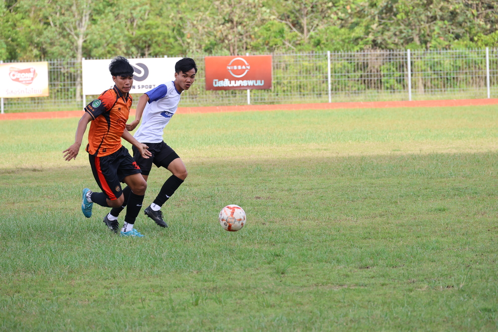 อธิการบดีมหาวิทยาลัยนครพนมให้กำลังใจนักฟุตบอล ก่อนร่วมศึกกีฬามหาวิทยาลัยแห่งประเทศไทย ครั้งที่ 51