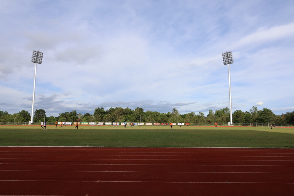 อธิการบดีมหาวิทยาลัยนครพนมให้กำลังใจนักฟุตบอล ก่อนร่วมศึกกีฬามหาวิทยาลัยแห่งประเทศไทย ครั้งที่ 51