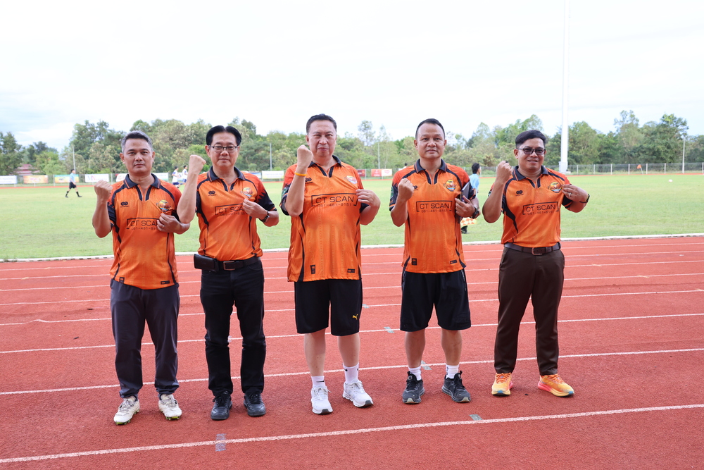 อธิการบดีมหาวิทยาลัยนครพนมให้กำลังใจนักฟุตบอล ก่อนร่วมศึกกีฬามหาวิทยาลัยแห่งประเทศไทย ครั้งที่ 51