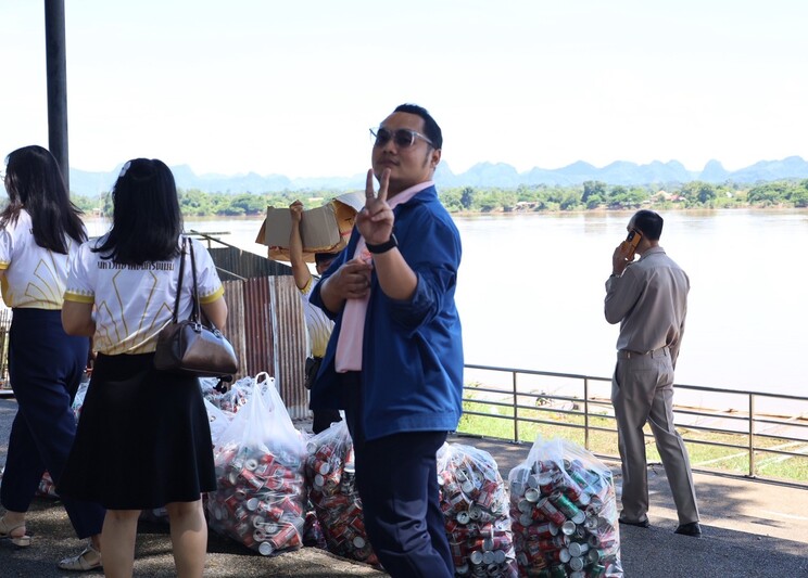 คณะศิลปศาสตร์และวิทยาศาสตร์ มอบกระป๋องเครื่องดื่ม 6,553 ใบ สนับสนุนการสร้างเรือไฟ ประจำปี 2568