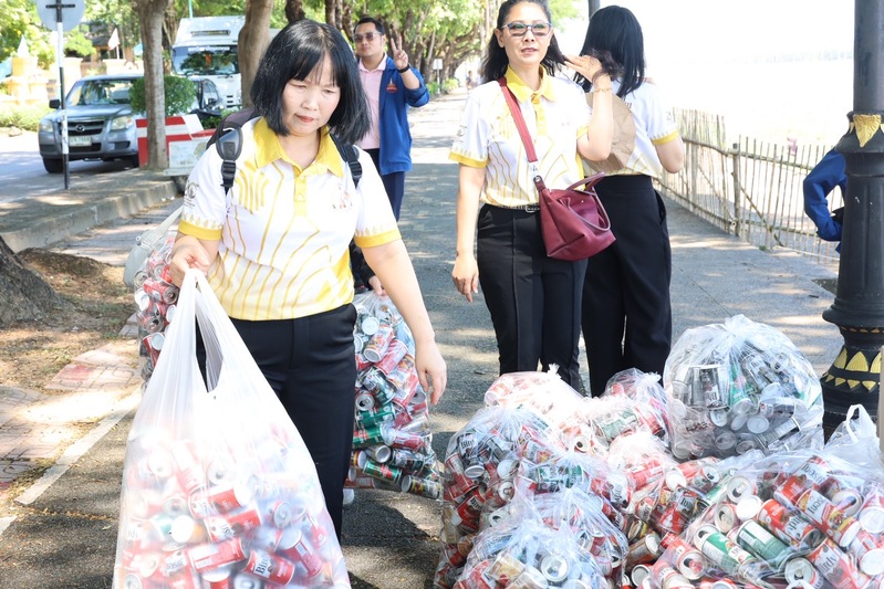 คณะศิลปศาสตร์และวิทยาศาสตร์ มอบกระป๋องเครื่องดื่ม 6,553 ใบ สนับสนุนการสร้างเรือไฟ ประจำปี 2568