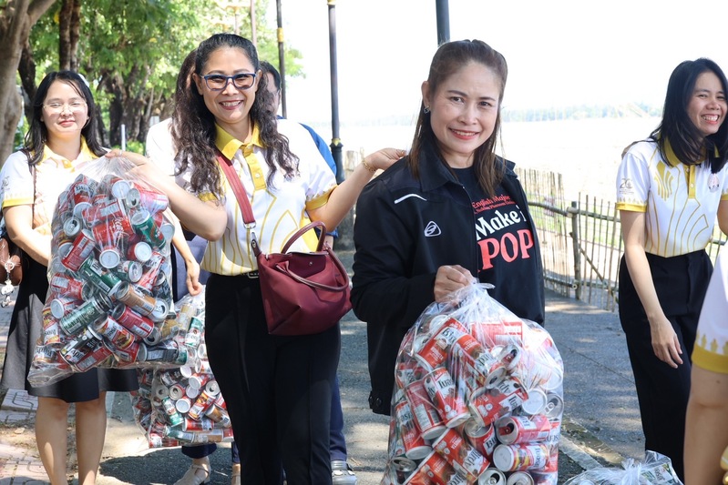 คณะศิลปศาสตร์และวิทยาศาสตร์ มอบกระป๋องเครื่องดื่ม 6,553 ใบ สนับสนุนการสร้างเรือไฟ ประจำปี 2568