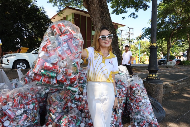 คณะศิลปศาสตร์และวิทยาศาสตร์ มอบกระป๋องเครื่องดื่ม 6,553 ใบ สนับสนุนการสร้างเรือไฟ ประจำปี 2568