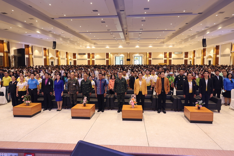 ม.นครพนม ต้อนรับแม่ทัพภาคที่ 2 บรรยายพิเศษ ปลูกจิตสำนึกรักษ์ชาติบ้านเมืองแก่เยาวชนรุ่นใหม่