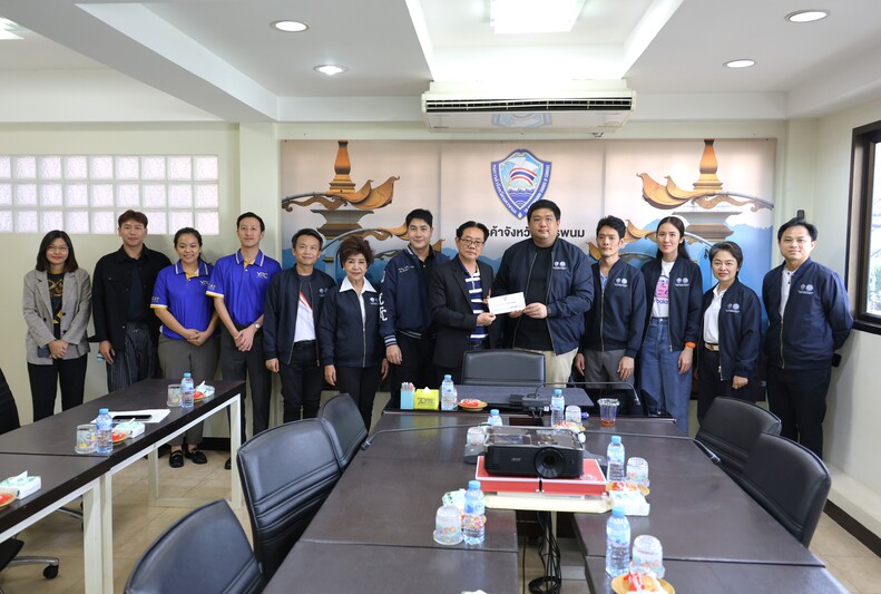 รับมอบเงินสนับสนุนการสร้างเรือไฟโชว์ ในงานไหลเรือไฟโลก 2568