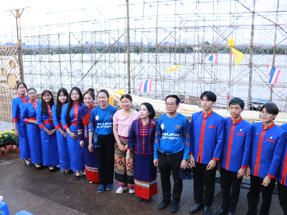 มหาวิทยาลัยนครพนมจัดแสดง “เรือไฟโชว์” ลำแรก เปิดม่านงานมหกรรมไหลเรือไฟโลก ประจำปี 2568