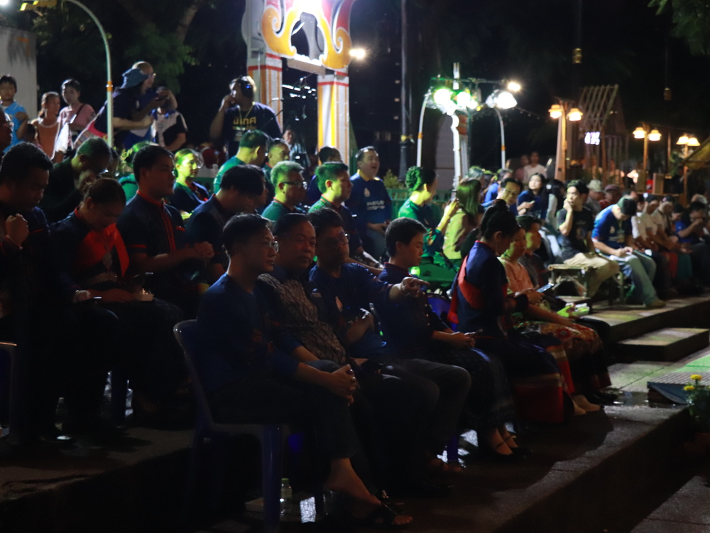 มหาวิทยาลัยนครพนมจัดแสดง “เรือไฟโชว์” ลำแรก เปิดม่านงานมหกรรมไหลเรือไฟโลก ประจำปี 2568