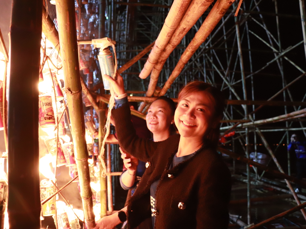 มหาวิทยาลัยนครพนมจัดแสดง “เรือไฟโชว์” ลำแรก เปิดม่านงานมหกรรมไหลเรือไฟโลก ประจำปี 2568