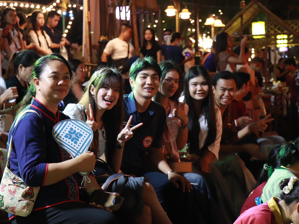 มหาวิทยาลัยนครพนมจัดแสดง “เรือไฟโชว์” ลำแรก เปิดม่านงานมหกรรมไหลเรือไฟโลก ประจำปี 2568