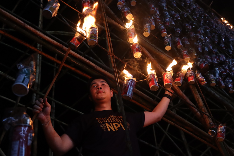 ม.นครพนม ไหลเรือไฟโชว์ชดเชยหลังฝนตกหนัก