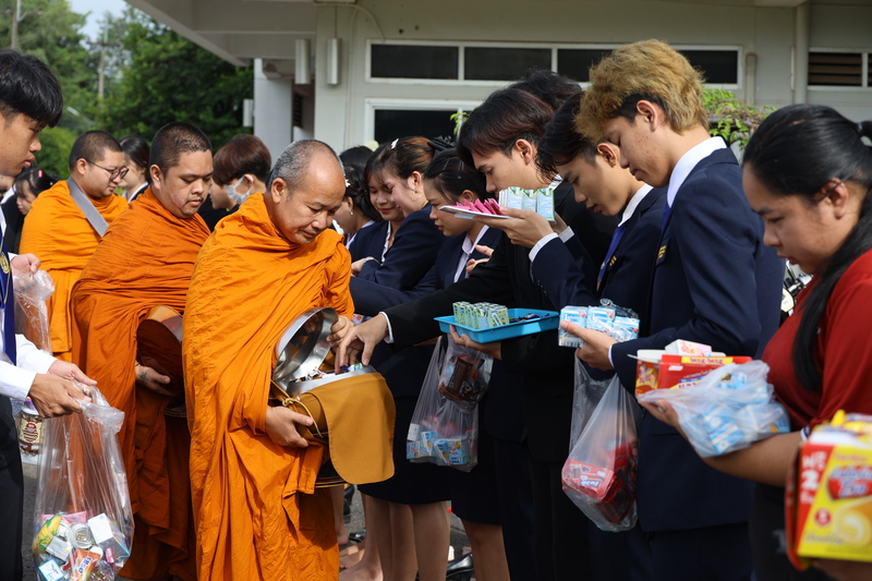พิธีทำบุญตักบาตรและมอบรางวัลบุคลากร เนื่องในโอกาสครบรอบ 10 ปี คณะครุศาสตร์