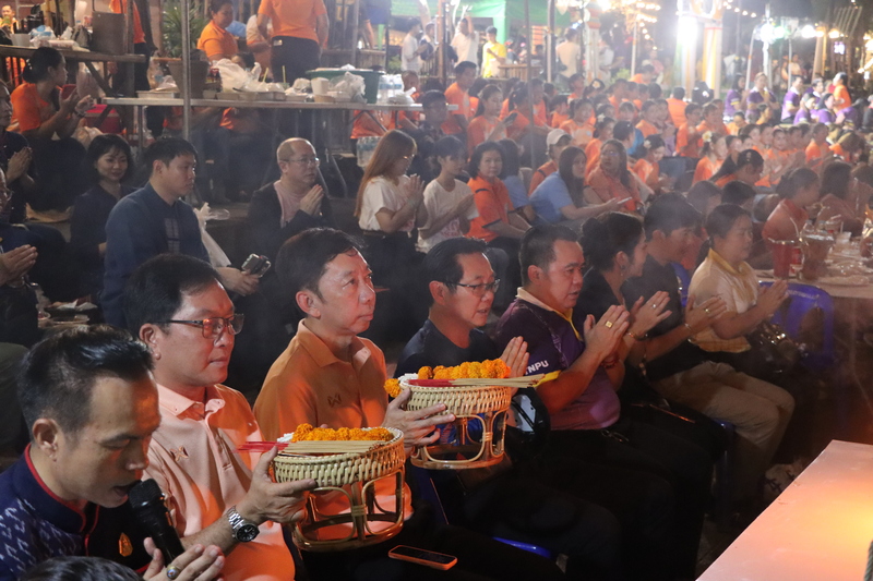 ม.นครพนม จัดไหลเรือไฟโชว์วันที่สาม ร่วมกับ เทศบาลเมืองนครพนม