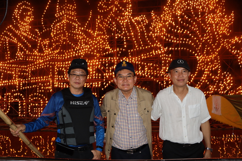 ม.นครพนม จัดไหลเรือไฟโชว์วันที่สาม ร่วมกับ เทศบาลเมืองนครพนม